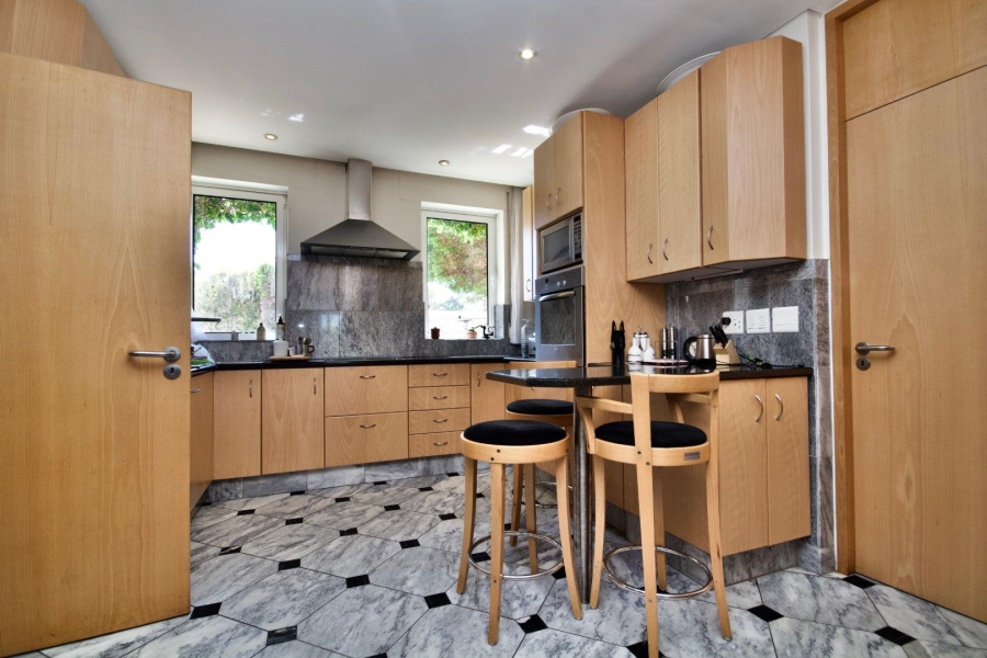 To Let 4 Bedroom Property for Rent in Sunset Links Western Cape